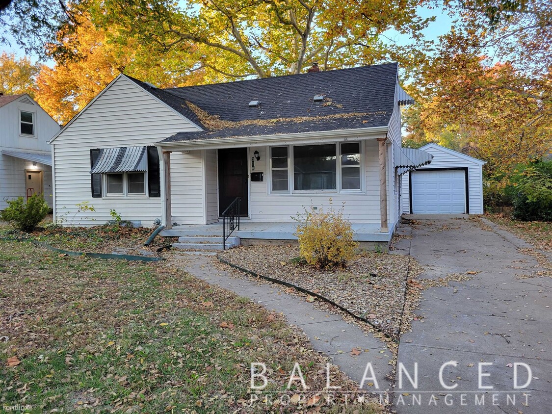 Primary Photo - 3 br, 2 bath House - 310 SW Hillside Ave