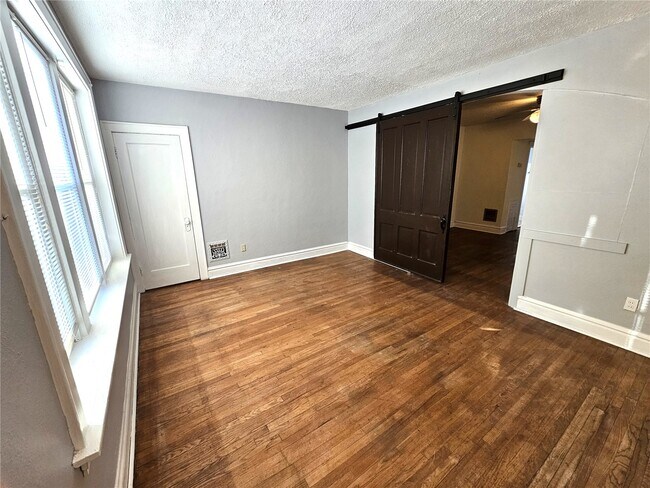 Foto del edificio - 4953 Holly Hills Ave