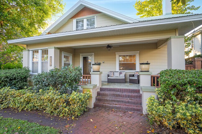 Building Photo - 1234 Beach Dr NE