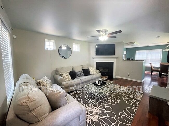 Foto del edificio - 238 Oak Grove Way