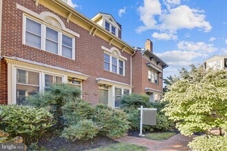 Building Photo - 538 N West St