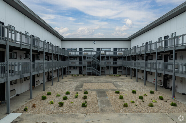 Building Photo - Brookhaven Apartments