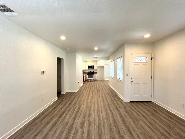 Building Photo - 1629 Kendall Dr