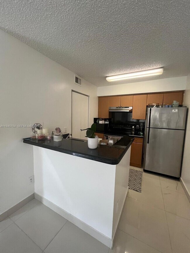 Foto del edificio - 550 S Park Rd