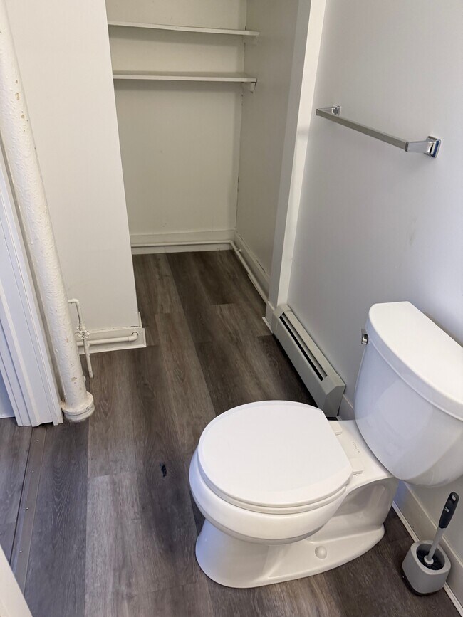 Building Photo - 173 Cook St