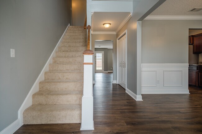 Foto del edificio - 717 Highgrove Ct