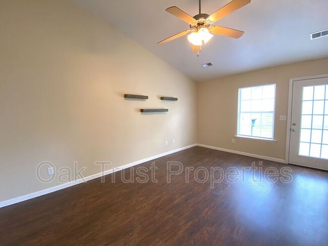 Building Photo - 7866 Park Gate Dr