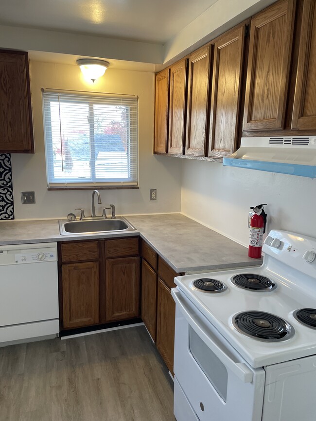Kitchen 2 - 2192 Vernier Rd