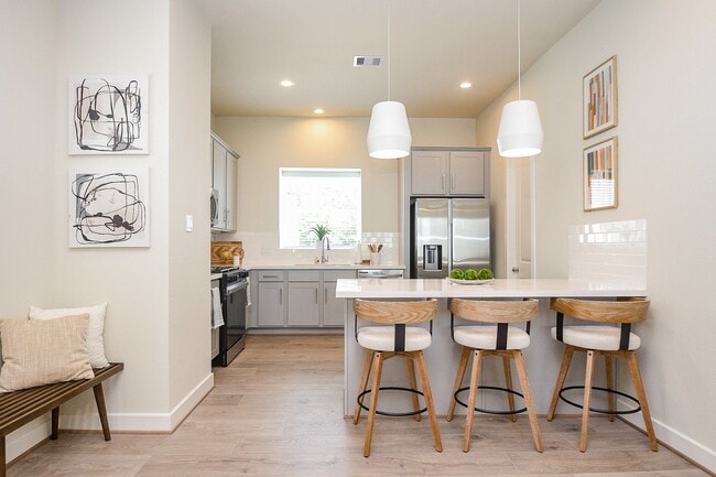 Building Photo - 139 Eastwood St