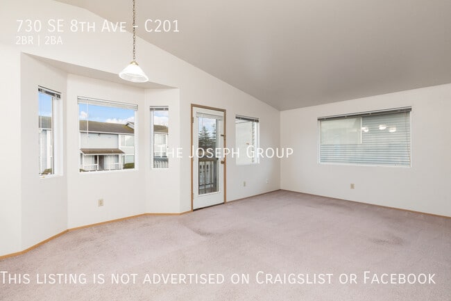 Building Photo - Top Floor 2BD/1.75BA Condo in Oak Harbor!