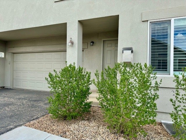 Building Photo - Luxurious 3-Bedroom Townhouse with Granite...