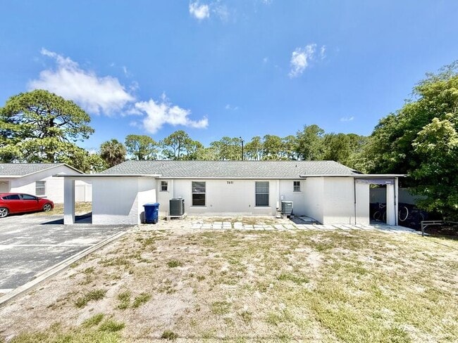 Building Photo - 7071 Bee Ridge Rd