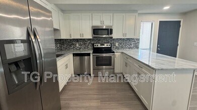 Building Photo - 217 Loring Ct