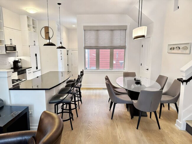 Foto del edificio - 1408 Pleasant St