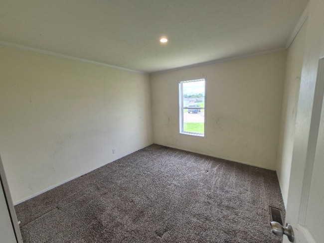 Building Photo - 120 Golfview Ct