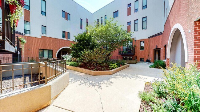 Courtyard - 2065 N Kedzie Ave