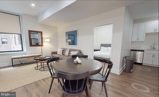 Foto del edificio - 150 S Independence Mall W