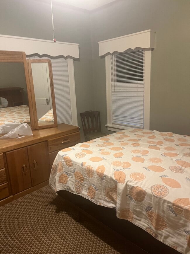 Bed - 2118 Elm St