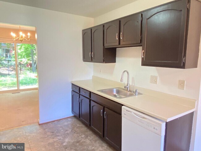 Foto del edificio - 7781 Ballston Dr