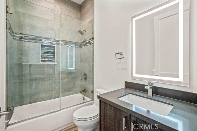 Foto del edificio - 7304 Woodley Ave