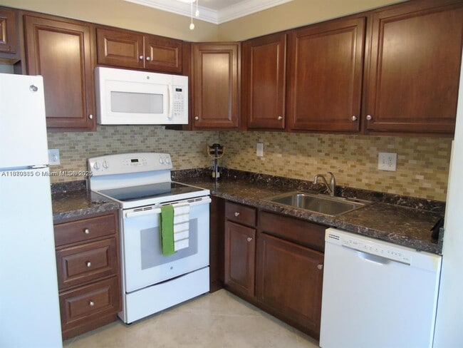 Building Photo - 545 Normandy Ln