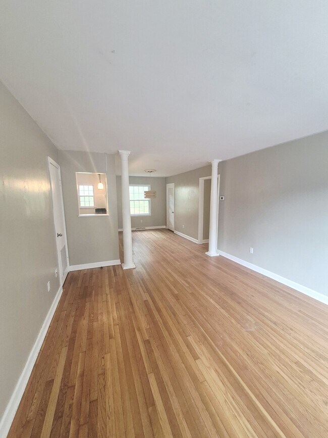Foto del edificio - 2404 Barracks Ct