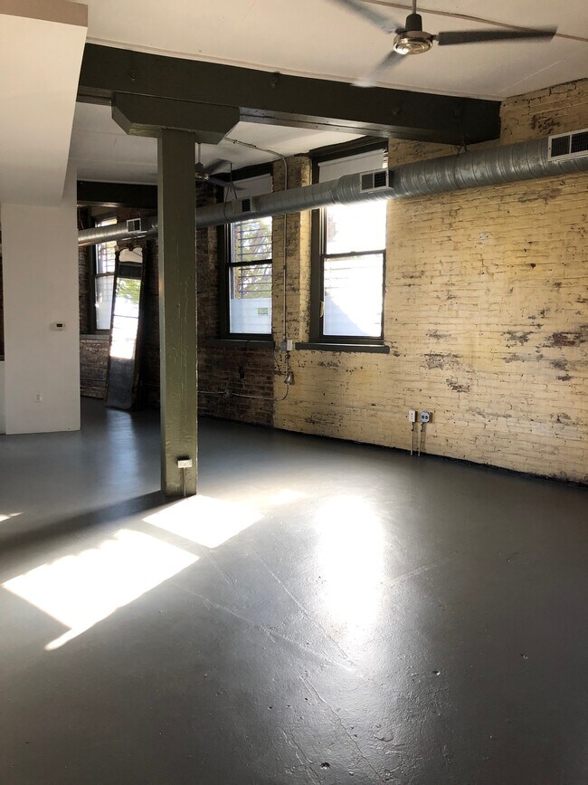 Living Space - 1220 N Lawrence St
