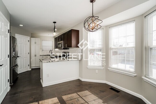 Building Photo - REDUCED!
