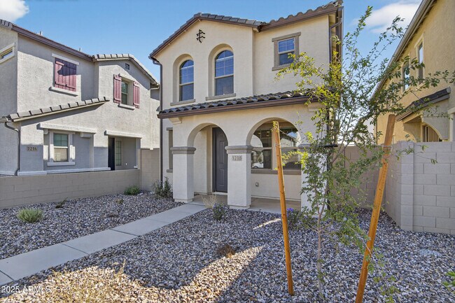 Building Photo - 1218 W Sparrow Dr