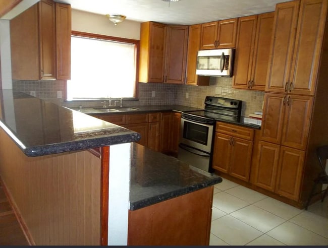 Foto del edificio - 6609 Golf Crest Dr
