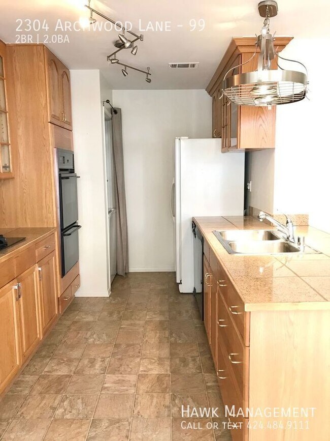 Foto del edificio - 2304 Archwood Ln