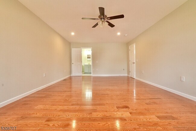 Building Photo - 337 Green Ave