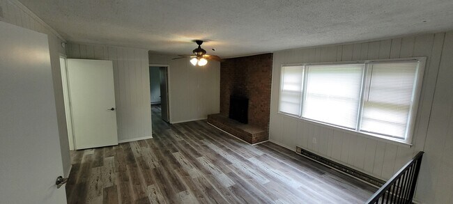 Building Photo - 1508 Hooks St