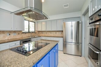 Building Photo - 1702 Cherry Bend Dr