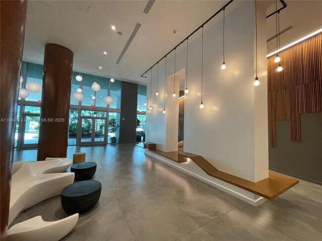 Foto del edificio - 350 S Miami Ave