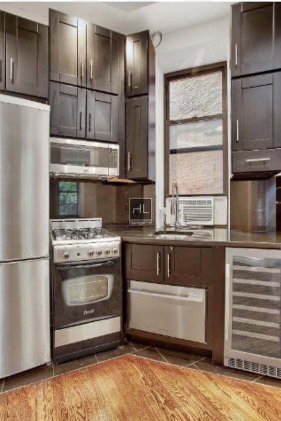 Foto del edificio - Renovated Nolita 1-Bedroom with Sunlight a...