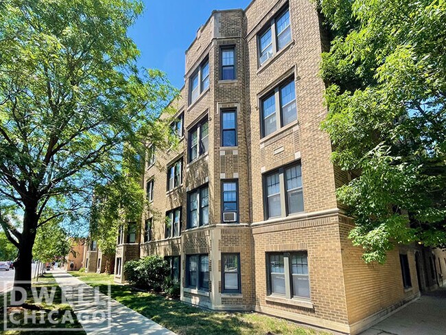 Building Photo - 2348 W Addison St