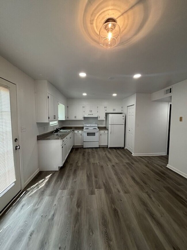 Foto del edificio - 1204 Clear Ridge Ln