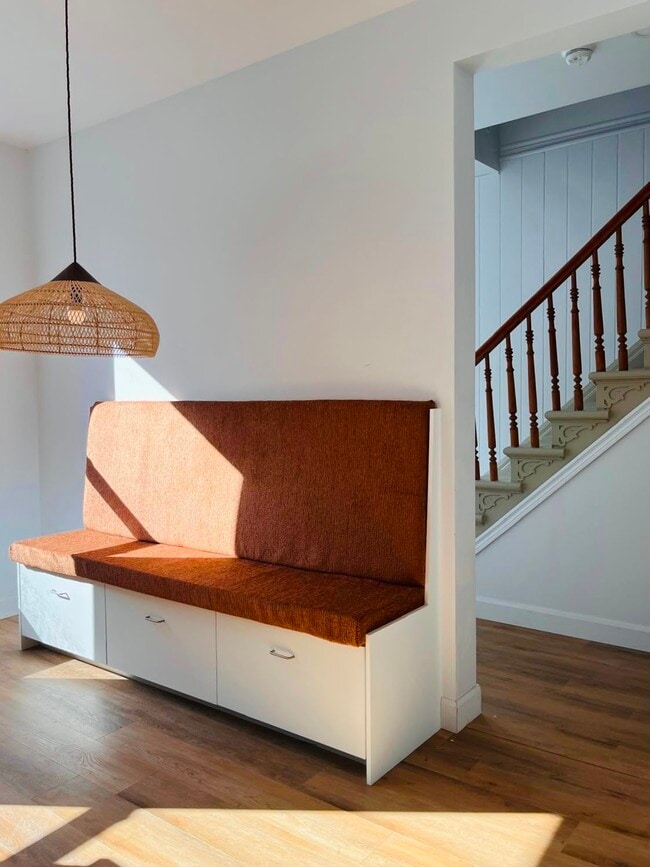 Building Photo - 584 Rue D'aiguillon