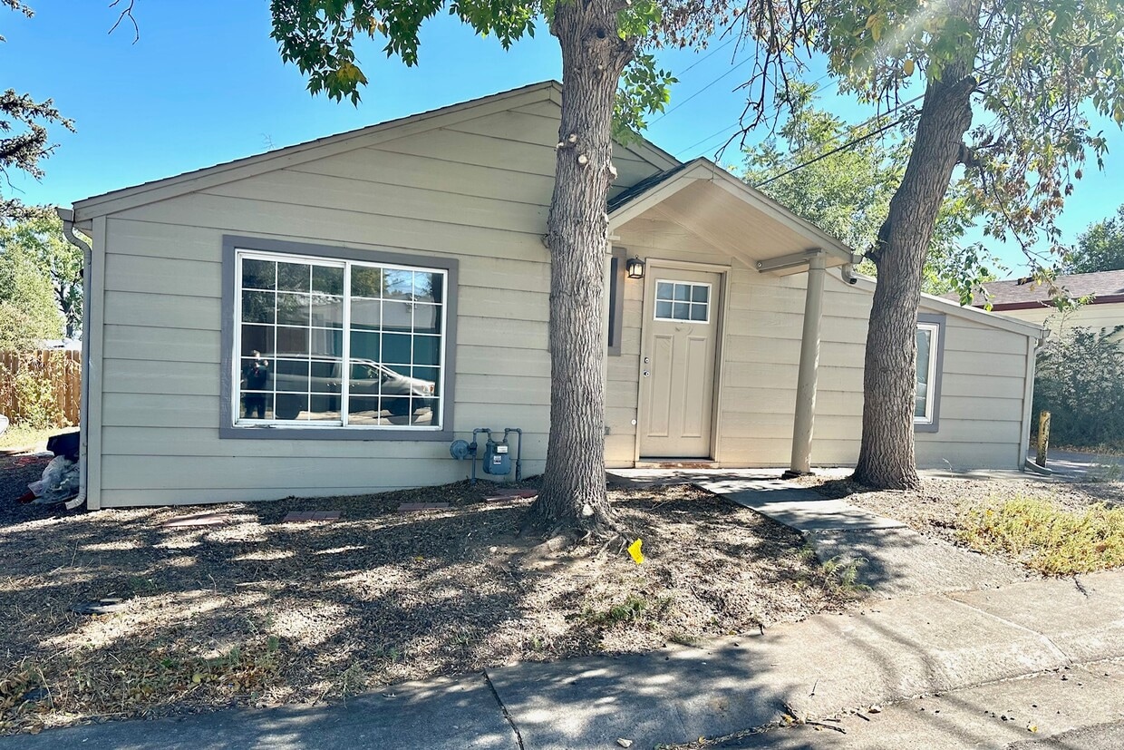 Foto principal - 1496 W Alaska Pl