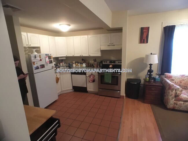 Foto del edificio - 377 W Broadway