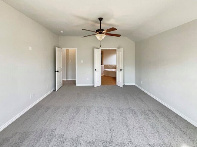 Building Photo - 1305 Freesia Dr