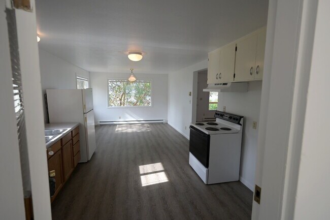 Foto del edificio - 2 bed 1 bath home with great view of Sequi...