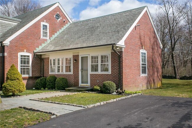 Building Photo - 8 Brenton Rd