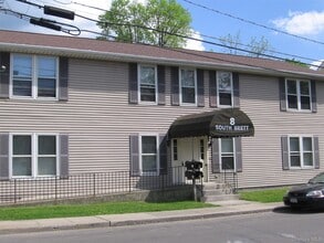 Building Photo - 8 S Brett St