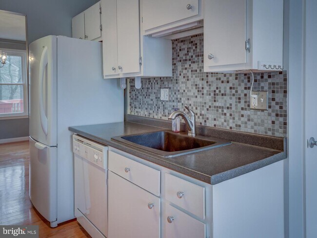 Foto del edificio - 8203 Stationhouse Ct