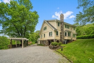 Building Photo - 94 Colabaugh Pond Rd