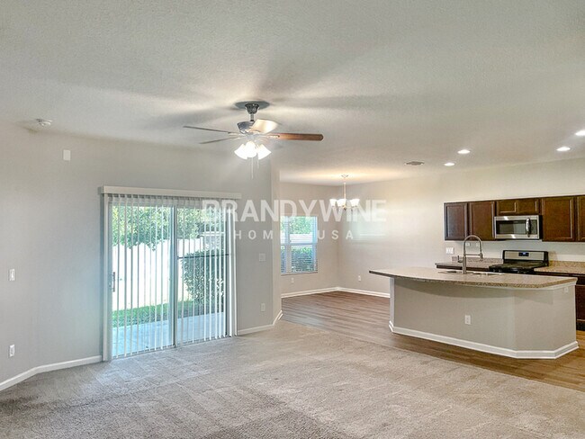 Building Photo - **1 MONTH FREE RENT**
