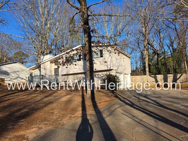 Foto del edificio - Amazing 3 Bedroom/ 2 Bath Home / Spacious Livingroom /  Flex Room / 1/2 Acre / Fenced Yard / Grea...