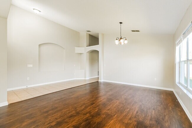 Building Photo - 137 Thornbury Dr